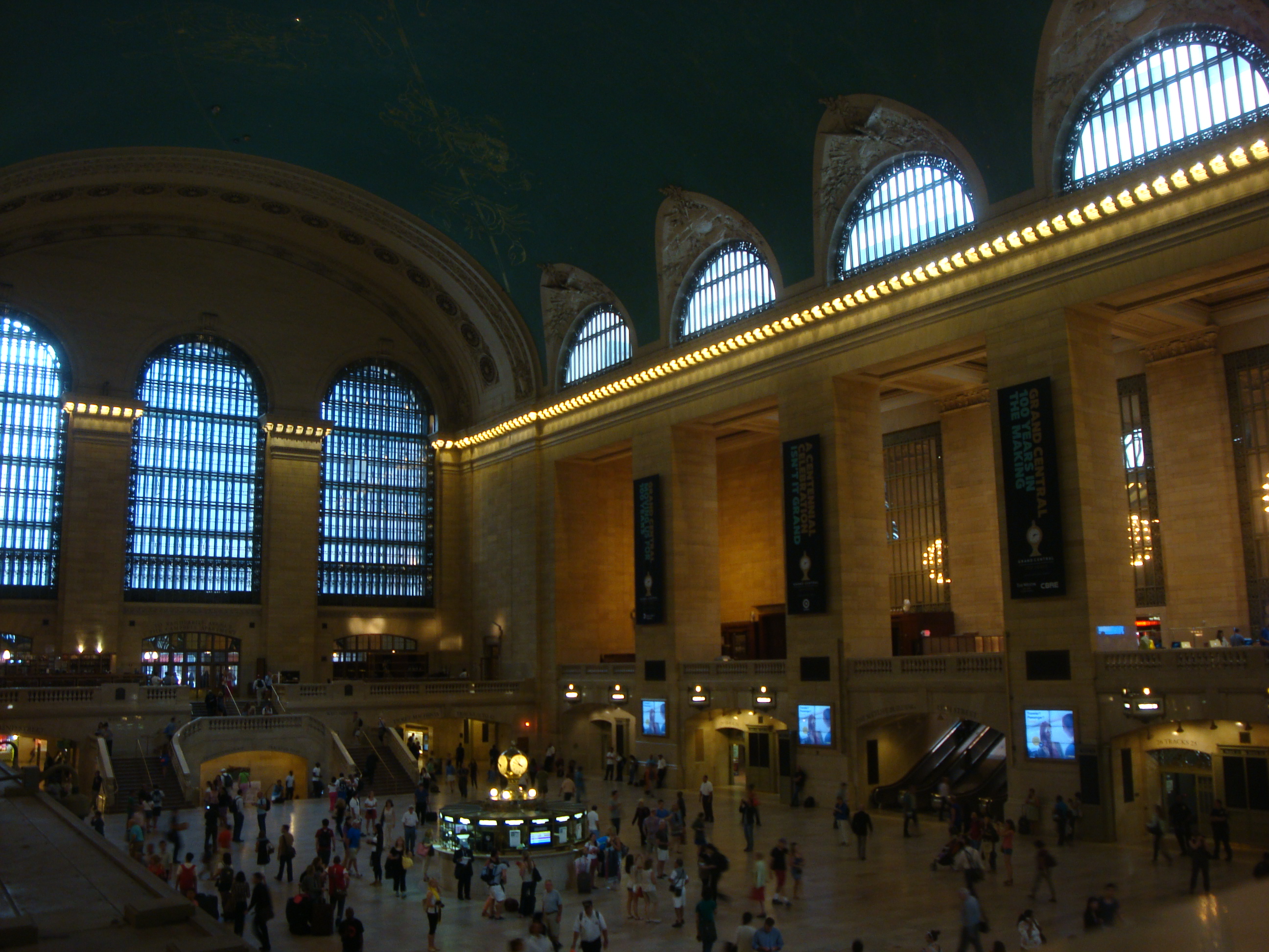 Sam Robert Presents "Grand Central:  How a Train Station Transformed America"