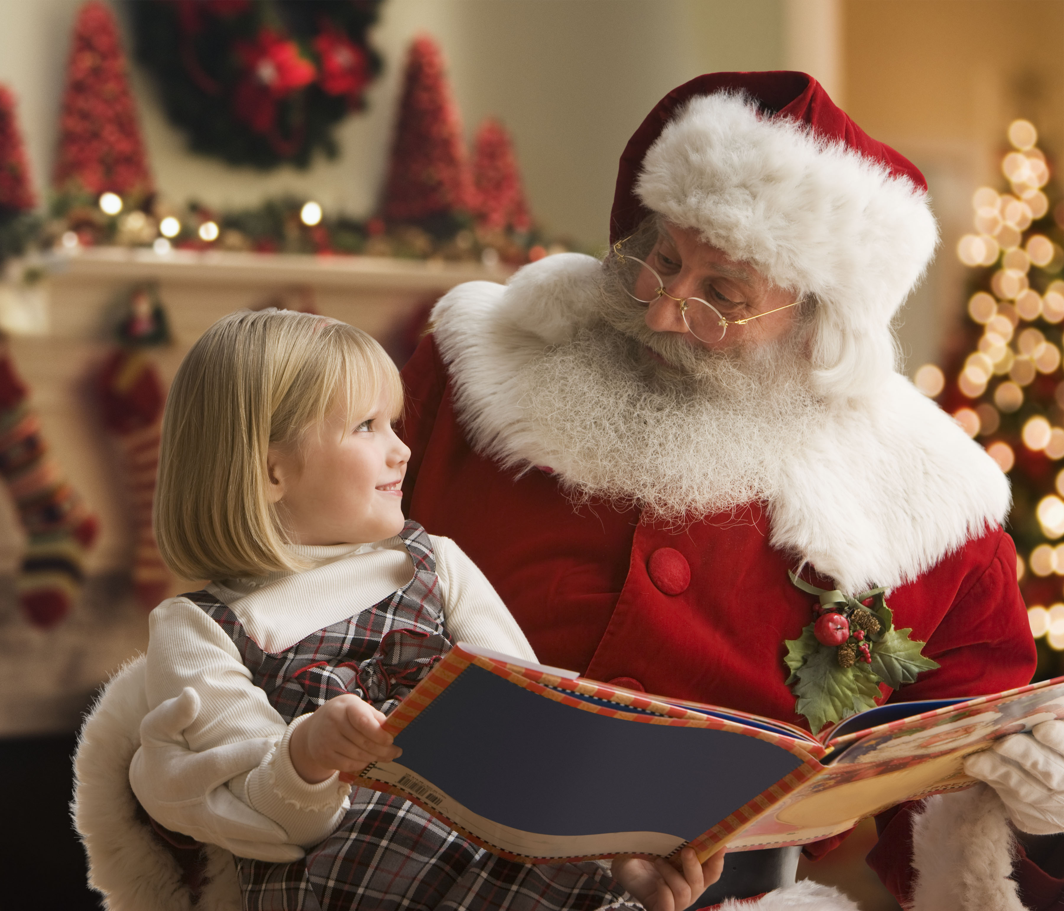 Детский дедом. Дед Мороз дарит подарки. Новый год дети. Фотосессия с дедом Морозом. Дед Мороз дарит подарки детям.