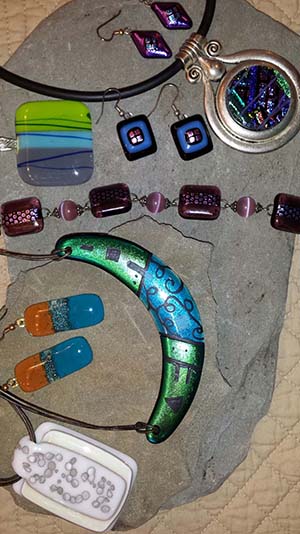 Fused Glass Jewelry Into to Fused Glass by Working Small